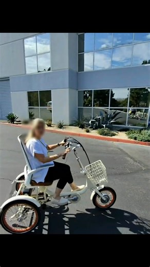 Easy to navigate sidewalks on this electric trike. #mobilityscooter #etrikes #ebikes | Sixthreezero Bicycle Co.