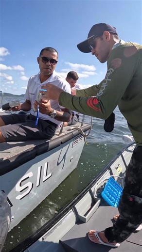 @Ends Agora complicou pra quem só vai pra beber 🍺🤣 E ai, já caiu no bafometro na agua? ROCKFISHING: @Ends #baiadababitonga #pescaria #blitz