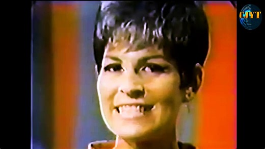 Margot Lefebvre, née le 20 avril 1936 et morte le 19 décembre 1989, est une chanteuse et animatrice québécoise qui a obtenu beaucoup de succès au cours des années 1960. Elle a été élue Miss Radio-Télévision en 1965. Elle nous interprète Le vrai bonheur n'existe qu'en amour 1967. Cette vidéo a été remasterisé pour avoir un son claire et une merveilleuse image montage Les Créations Jo & Yvon Théberge | Les Créations Jo & Yvon Théberge