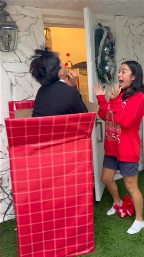 Surprising Jules With Her Long Distance Best Friend ‪@JustJulesOG‬ ‪@brodyboling‬