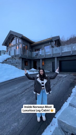 Take a look around this $3,000,000 luxury Norway log cabin with breathtaking views 🏔️ The full in-depth tour of this incredible log cabin is available to watch over on our YouTube Channel! Head to the link in our bio which takes you to our channel where you can find the tour! Available for private rental from £12,000 per week 🇳🇴 @chalet.strandafjellet @nordfjordlaft @visitstranda @lhm_mountainhomes • • #luxurylifestyle #luxuryhomes #luxuryhouses #luxuryhomesuk #housetours #theluxuryhomeshow #