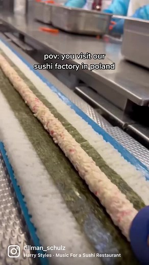 Hands up 🙌🏼 – who loves sushi? #sushilover #sushimaking #pov #pointofview #handsup #behindthescenes #foodietiktok #foodindustry #foodindustrysecrets