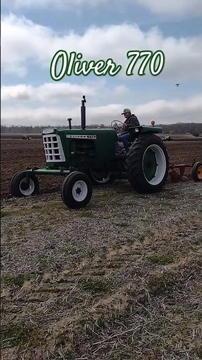 Oliver 770 plowing #farmall51 #farming #tractor #tractor #plowing #oliver #olivertractors
