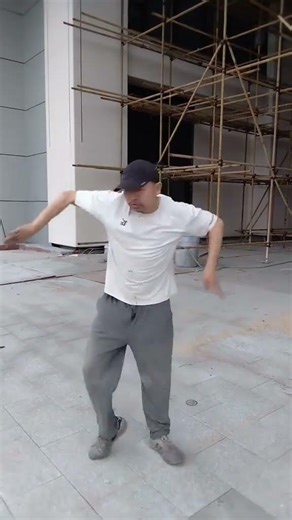 Viral Breakdancing: The Timeless Passion of an Eccentric Elder