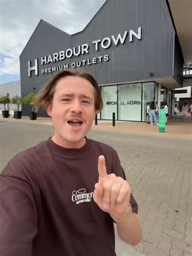 Heading to Adelaide? Make sure you add Harbour Town Premium Outlets to your list! Make a day of it with... 💸Additional Tourist Discounts 🧳Free luggage & shopping storage 🌴Experience shopping in the beautiful outdoors ✨Premium brands exclusive to Adelaide including Michael Kors, Calvin Klein & Coach Save this for your Adelaide trip!