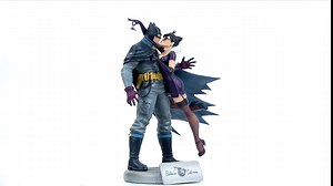 DC Bombshells: Batman & Catwoman Deluxe Statue