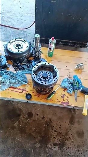 bobcat S300 carrier seal change