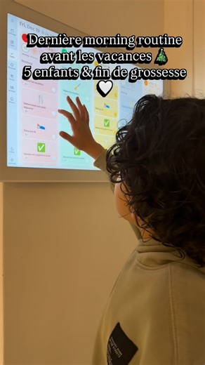 Lebsir alyssa on Instagram: "Dernier réveil avant les vacances de Noël 🎄✨ La morning routine avec 5 enfants, une maman en fin de grossesse, des cartables à préparer, des petits-déj à gérer, et cette ambiance un peu spéciale du vendredi matin 🫶 On sent que tout le monde est un peu plus détendu, un peu plus excité aussi… Dernier réveil avant les grasses mat’ (ou presque 😅), dernier rush avant les vacances, et franchement on l’a mérité 🙏 Et toi, t’es team soulagée ou team “aïe aïe aïe les vacan