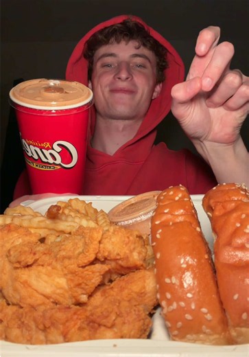 raising canes mukbang🔥 canes has the best sauce… #raisingcanes #mukbang #foodasmr #foodie #asmr @Raising Cane's