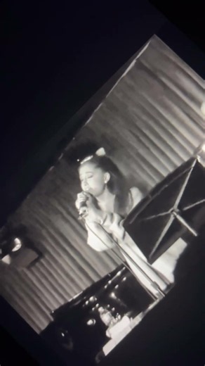 Singing Ariana Grande Getting Out