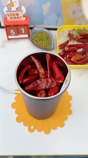 Tap link in bio 👆✨ 🌶️🧄 Chop, grind, blitz in seconds! This portable mini grinder is your tiny kitchen ninja for garlic, spices, nuts & chutneys 😍👌 USB rechargeable, compact & super easy to clean — perfect for travel, small kitchens & quick cooking hacks! 🍽️⚡ #explore #MiniGrinder #KitchenGadget CookingMadeEasy SmartKitchen | Smart Finds