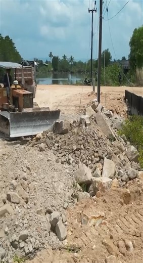 12K views · 151 reactions | Professional Bulldozer Operator Skills Pushing Rock Soil #dozer #bulldozer #reelsinstagram #fypreels #heavyequipment #construction | Arpunk | Facebook