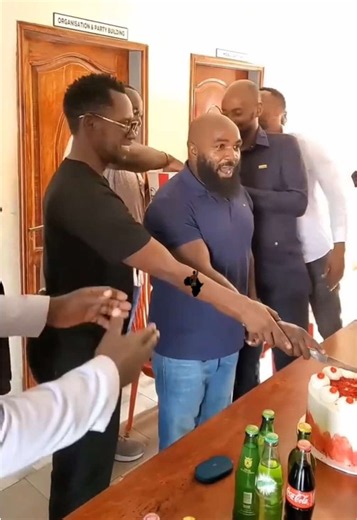 MUTUWE ABANTU BAFFE ✊🏼🇺🇬@Africa ✊🏼🌍@Africa ✊🏼🌍 TEBINAGWA, Mr. President Akomawo 🫡✊🏼🇺🇬 Congratulations H.E President Elect Robert Kyagulanyi Ssentamu 🫡✊🏼🇺🇬❤️ Free All Political Prisoners ✊🏼🇺🇬 Reject the fake results ✊🏼🇺🇬 TERIKUZIKIZA ✊🏼🇺🇬 TUKABANJE ✊🏼🇺🇬 Freedom Of Press Denied ✊🏼🇺🇬 #bobiwine #robertkyagulanyissentamu #ntv #bobiwinelive #onthisday