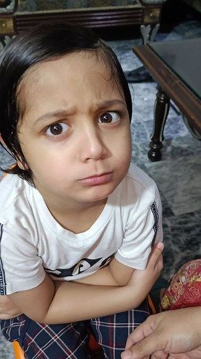 Hadia and Yousaf on Instagram: "Wait for the END 😎🤣 #hadiaandyousaf #comedyreels #funnykids #familyfun #funnyreels #fbreelsfypシ゚viral #motherandson"