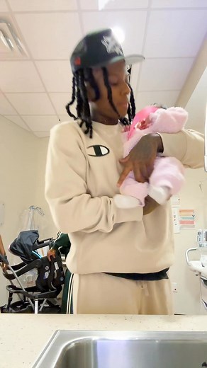 Happy NICU graduation day my baby! 💕🤝 | LA