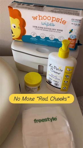 💛👶My newest baby was struggling with diaper rash within the first couple of weeks of life. I suggested to the parents to switch from regular wipes to cotton dry wipes and La Petite Crème Diapering Lotion and Balm. I also recommended switching to Freestyle Diapers since they are hyper absorbent to keep wetness off the skin and ultra soft. 💛👶Within a few days of switching her bottom looked so much better. @La Petite Creme @freestyle.world #postpartumdoula #lactationconsultant #gifted #lapetite