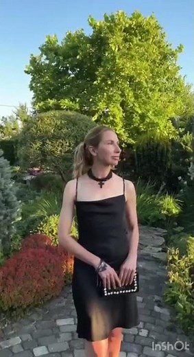 Une femme blonde aux yeux bleus #amour #cycling #love