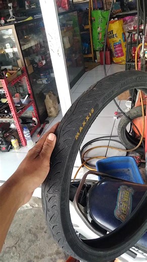 Maxxis Volans 17-inch Tire Review