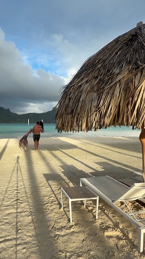 Helpful human carries mermaid back into the sea 🧜🏼‍♀️ #mermaid #mermaidlife #sirencore #professionalmermaid #mermaidtail #mermaidcore #siren #fantasy #fantasycreature | Mermaid Sirenity