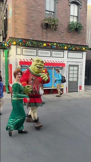 MERRY CHRISTMAS FROM SHREK AND FIONA at Universal Studios Hollywood