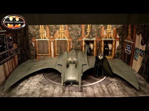 McFarlane DC Multiverse Batwing Flash Movie Gold Label McFarlane Toy Store Exclusive Vehicle Review