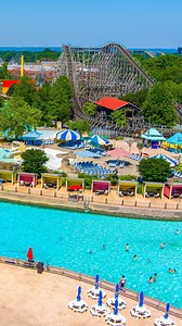 🌞 Dive into fun at Hurricane Bay 🌊 But don’t forget your sunscreen! Whether you’re splashing through Big Surf or sliding down Mt. Slide Hai, keep your skin safe so you can enjoy the day without any sunburn. Shop @bluelizardsunscreen at Kentucky Kingdom retail locations🛍️ | Kentucky Kingdom