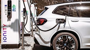 E-Auto: Was Anfänger beim Laden eines Elektroautos wissen sollten - AUTO BILD