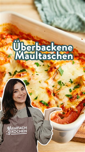 SO habt ihr Maultaschen noch nie gegessen! 😍 😋 📌Mit Rezept Überbacken, cremig, unfassbar lecker! 😋 So schnell hast du ein herzhaftes Wohlfühlgericht noch nie gezaubert. Das müsst ihr nachmachen! 🗒️ Unsere Zutaten (für 1 Auflauf): 6 Maultaschen (aus dem Kühlregal) 1 kleine Zwiebel 1 Knoblauchzehe 400 g Tomatenstücke aus der Dose 150 g Sahne ½ TL Salz 1 Prise Pfeffer 1 - 2 EL Olivenöl 150 g geriebener Mozzarella etwas Petersilie Folge Einfach Kochen auf: ► TikTok: www.tiktok.com/einfachkochen