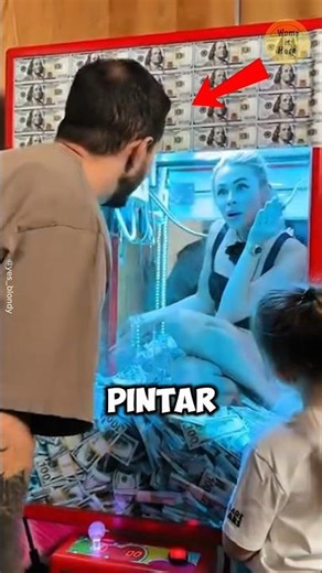 This Claw Machine Brings the Most Beautiful Prizes 💖