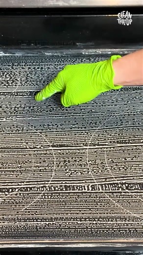 Making a Glass Cooktop Look Brand New #CooktopCleaning #CleaningTips #StoveCleaning #KitchenCleaning | Clean That Up