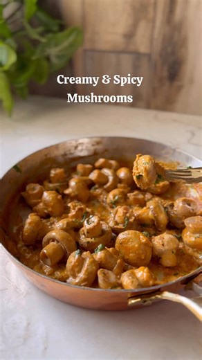 Masterchef Kriti Dhiman on Instagram: "JW Marriott Style Mushrooms- these are spicy, creamy and quick to make ! Perfect for upcoming festive season, so save this right away! RECIPE - 2 packs mushrooms, washed & cleaned 1 tbsp butter 1 tbsp garlic, minced 1 small- medium onion, finely chopped salt to taste 1 tbsp red chilli powder (or more if you like) 1/4 cup cream a splash of milk, optional coriander / parsley for garnishing TIPS - 1. Get a heavy bottom pan 2. Caramelise the onions & mushrooms 