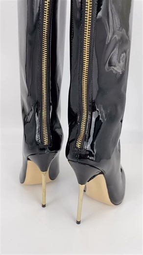 If you want to add a touch of sophistication to your wardrobe, personalized luxury heeled boots are the perfect option for you! With a pair of tailored heeled boots, you will have footwear that fits your feet comfortably and perfect, and that will make you feel elegant and confident in any occasion.In addition, the fact that you can customize the design and style of your boots makes them an exclusive and unique accessory that will make you stand out from the crowd. Be the envy of your friends wi