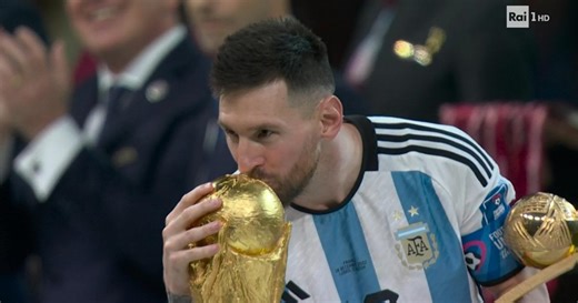 Lionel Messi premiato come miglior giocatore dei Mondiali