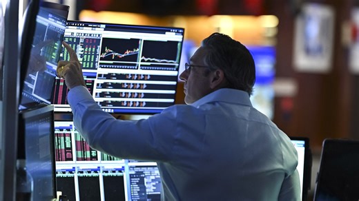 Wall St. Has Worst Day in a Month, Driven by Rise in Foreclosures