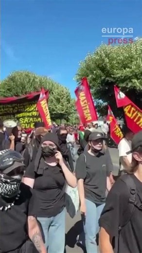 About 25,000 people demonstrate in Geneva against the G7 summit