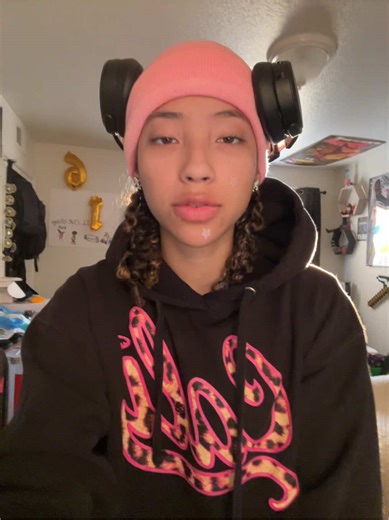 Exploring the WLW Community and Identity