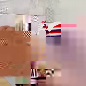 Scrape painting is a super process art for colour mixing! 💙🧡💜... Kids can play with shapes and try quick scrapes, slow scrapes, light and hard, adding depth and texture to their art #valentine #processart #kindergarten #preschool | Zippi Kids Corner