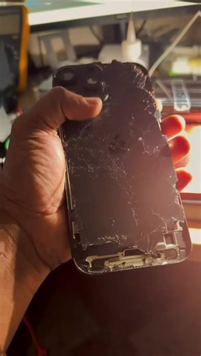 Got a cracked screen or a phone that’s acting up? Don’t let a broken device ruin your vibe! 📱✨ Whether you're in the North or the center, Phonomania has you covered. From screen replacements to battery swaps and everything in between, we bring your tech back to life with speed and precision. 🛠️✅ 📍 Visit us at: • Terre Rouge • Quatre Bornes 💬 Get a Quote Today: Don't wait! Reach out to us on WhatsApp for a quick estimate: 👉 58117136 📞 #phonomania #mobilerepair #phonedoctor #screenreplacemen