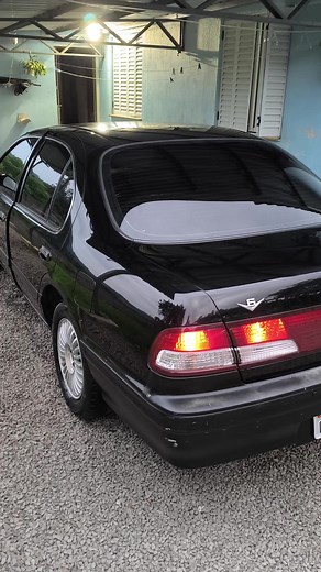 Nissan Maxima 1998: Potência e Estilo