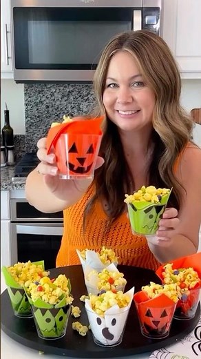 Halloween treat cups! Cute spooky little DIY treat cups! Everything is from Dollar Tree #halloween