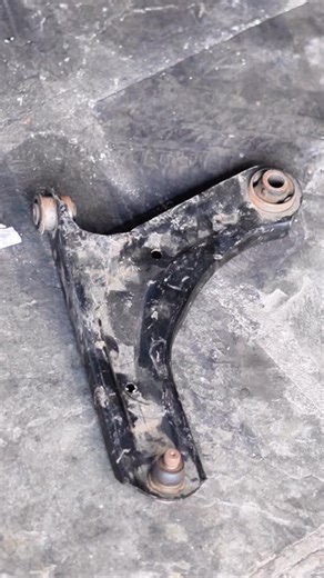 𝙍𝙚𝙙𝙙𝙮 𝙂𝙖𝙧𝙖𝙜𝙚 on Instagram: "RENAULT TRIBER LOWER ARM REPLACEMENT"