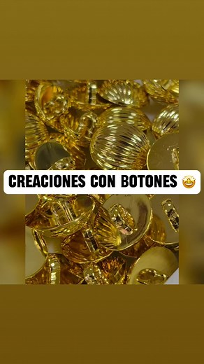 Te compartimos una increíble idea con botones, perlas y bases de pewter 😍✨🤩La elegancia no debe ser costosa 💖 | MUSAS BISUTERÍA