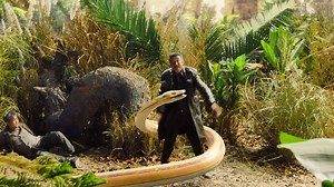 4.1M views · 81K reactions | The python entangled the bully to protect the former benefactor 【剧名】【Drama Name】：巨兽狂蟒 GIANT PYTHON #drama #chinesedrama #中国电视剧 #巨兽狂蟒 #电影 | 花生追剧 | Facebook