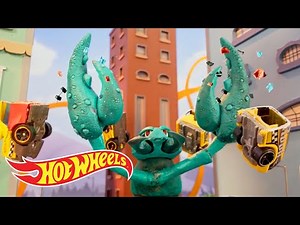 HOT WHEELS CITY IS UNDER ATTACK!! 🦍🦂🐙 | Hot Wheels