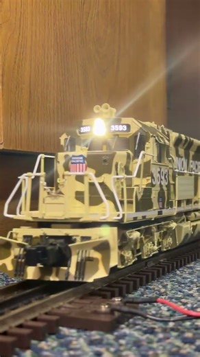 His & Hers: My Blunami’d MTH GP9 and ‪@SwindellSteamWorks‬ Lionel Legacy UP Desert Storm SD40-2.