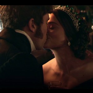 Who fancies a little treat? 👀 Here's a preview of the Victoria Christmas special! 🎅🏻🎄 #Victoria goo.gl/BZMFpA | STV