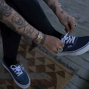 616 reactions · 25 shares | Simple et intemporel, Vans sera toujours synonyme de créativité et de style personnel. La Authentic, c'est ce que tu en fais. | Vans | Facebook