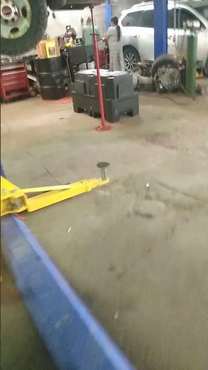 NISSAN PATHFINDER AXLE REMOVAL FROM AXLE MOUNT (PART 1)