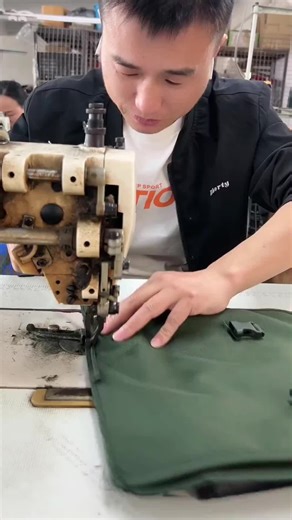 We are a professional luggage factory and support ODM and OEM #bags #handbags #fashionbag #baglover #pubag #oem #factory #customizedbags #leatherbag #totebags #dufflebag #fouryou