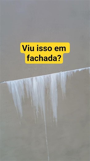 Porcelanato em fachada tem o risco de acontecer isso que é devido aos sais dos materiais.